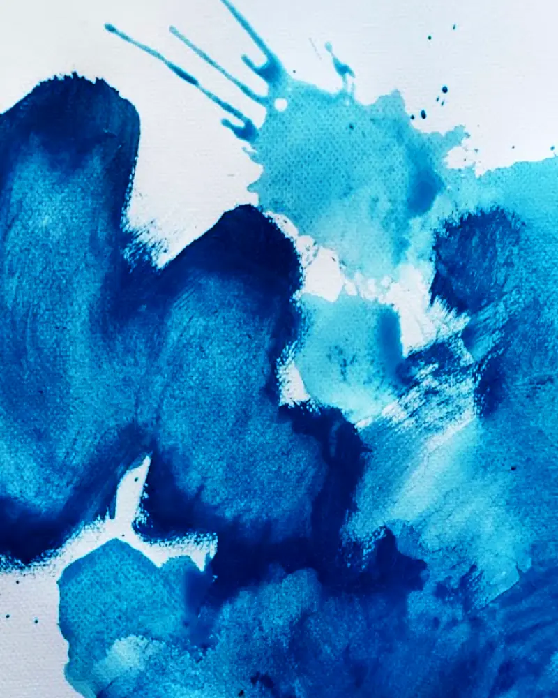 Watercolour in shades of blue: pigment spreads, contours dissolve, the material gives of itself.